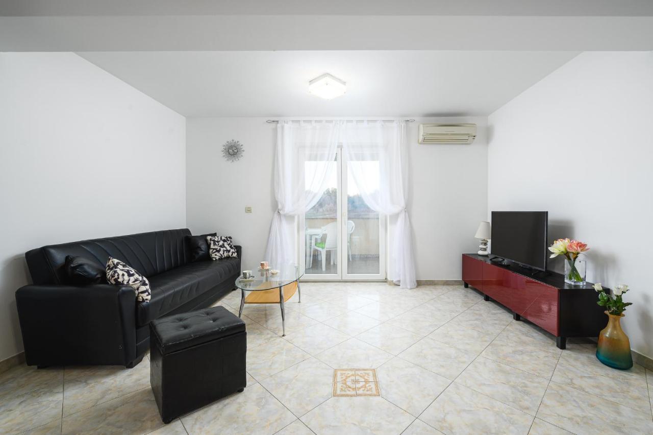 Stancija Amorozo 6 Poreč Buitenkant foto